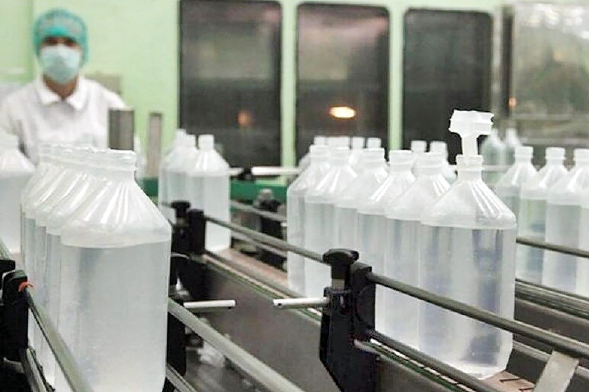 تجویز غیرمنطقی دارو در کشور ادامه دارد؛ یک روز کارشناسان نسبت به رکورددار شدن مصرف آنتی‌بیوتیک در ایران هشدار می‌دهند و روز دیگر رسانه‌ها از افزایش بی‌سابقه مصرف سرم خبرمی‌دهند.برای نمونه به‌تازگی‌ معاون توسعه و مدیریت منابع سازمان غذا ودارو ازدوبرابرشدن مصرف سرم درکشورسخن به‌میان آورده است‌.