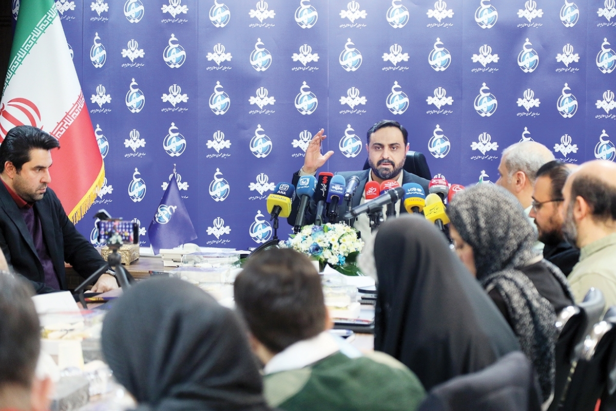 صبح دیروز سالن جلسات مرکز سیمرغ معاونت سیما میزبان نشستی خبری با محوریت تشریح عملکرد سه‌ساله این مرکز و اعلام برنامه‌های آتی بود. مجید اکبرشاهی رئیس مرکز سیمرغ، فضل‌الله شریعت‌پناهی مدیرکل تولیدات غیرنمایشی، محمدحجت احمدی‌زر سرپرست تولیدات نمایشی، اسماعیل بهمن‌آبادی مدیر خانه تولیدات جوان، سیاوش عقدایی مدیر شبکه اینترنتی جام‌جم و حامد فاتحی مدیر روابط عمومی معاونت سیما در این نشست حضور داشتند.