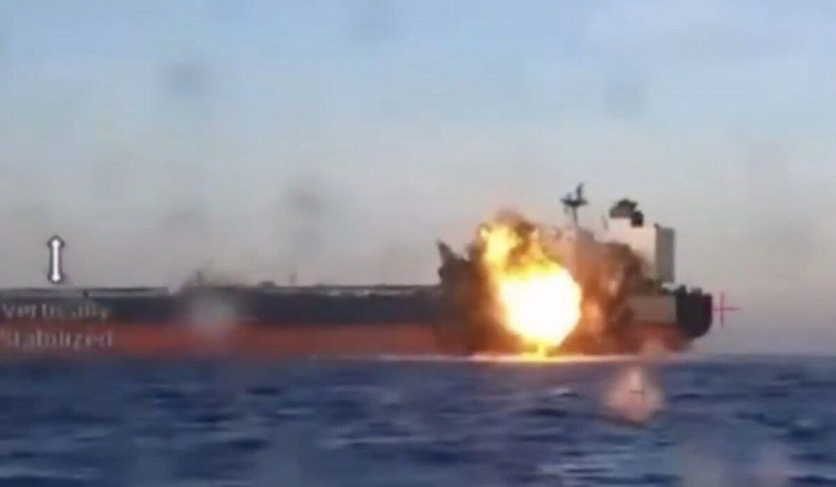 در پی موج تازه‌ای از حملات مرموز در دریای سیاه، کشتی باربری «MIDVOLGA-۲» که حامل محموله روغن آفتاب‌گردان از روسیه عازم گرجستان بود، امروز (سه‌شنبه) مورد حمله قرار گرفت.