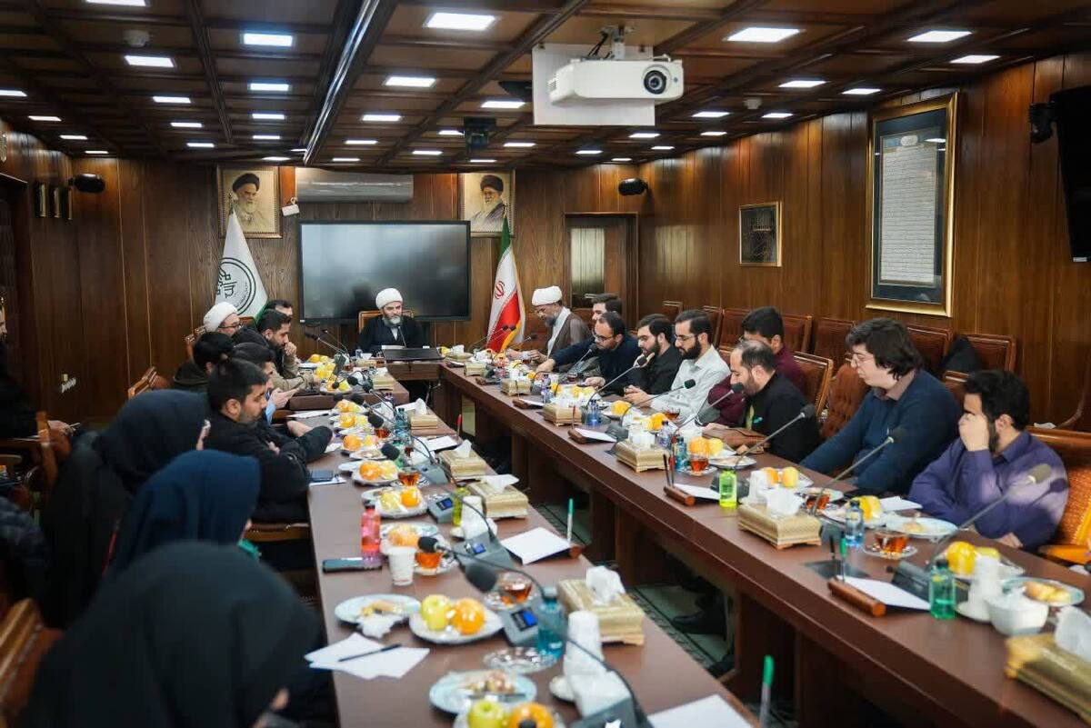 در نشست با نخبگان و اساتید، اعضای حاضر در جلسه به ارائه نقطه نظرات خود در خصوص روش تبلیغ و ظرفیت‌های موجود در سازمان تبلیغات اسلامی پرداختند و راهکارهایی نیز برای افزایش ارتباط میان نخبگان با سازمان تبلیغات اسلامی ارائه کردند.