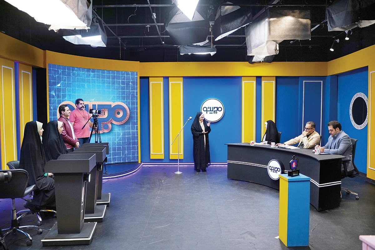 برنامه «مجرینو» با رویکردی متفاوت در دوفصل قبل تلاش کرد مرزهای اجرای تلویزیونی را جابه‌جا کند. عوامل برنامه با ترکیب خلاقانه آیتم‌های اجرایی، فضایی پویا و جذاب ساختند تا هم بتوانند مخاطب را سرگرم کنند وهم به دغدغه‌های روز جامعه بپردازند. این روزها فراخوان فصل سوم مجرینو منتشر شده که نشان می‌دهد در پشت‌صحنه این برنامه، ایده‌ها وچالش‌هایی که دانستن‌شان خالی از لطف نیست.