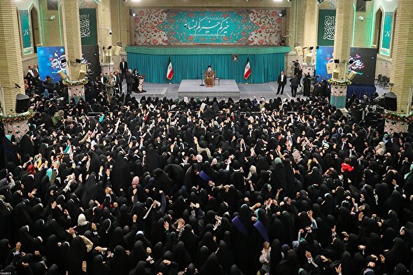 گزارش تصویری | دیدار هزاران نفر از زنان و دختران با رهبر انقلاب