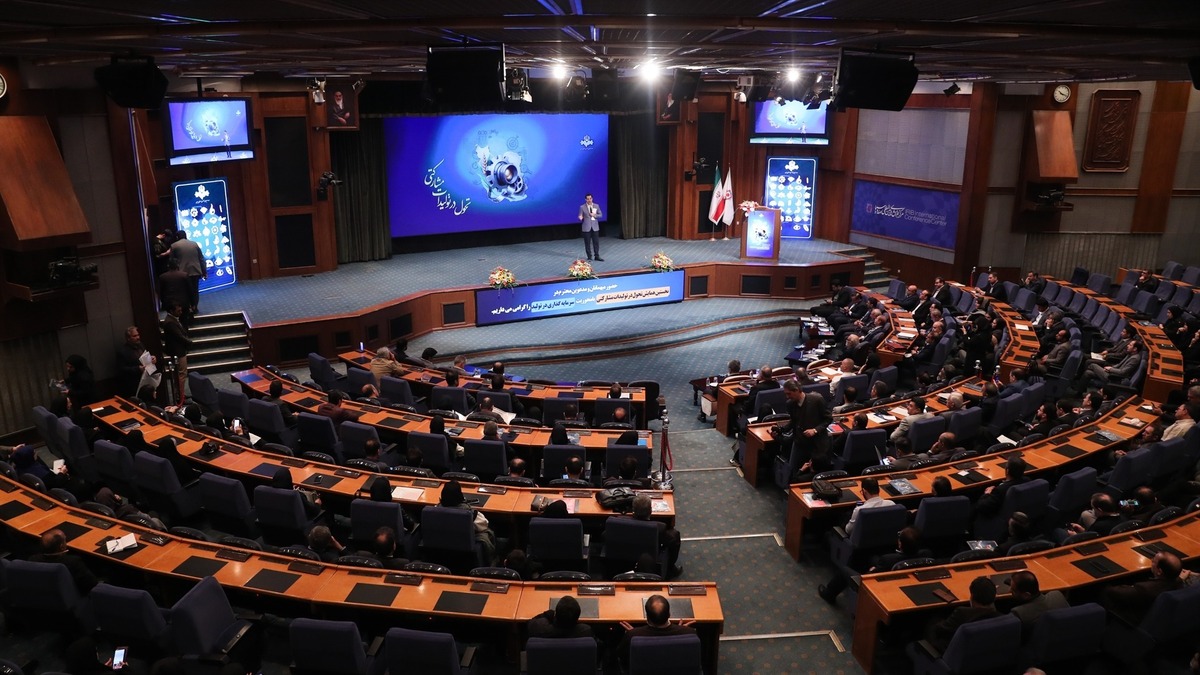 نخستین همایش تحول در کیفیت تولیدات برنامه‌های مشارکتی با محوریت سرمایه گذاری در تولید، دوشنبه ۱۰ آذرماه در مرکز همایش‌های بین المللی سازمان صداوسیما، برگزار شد.