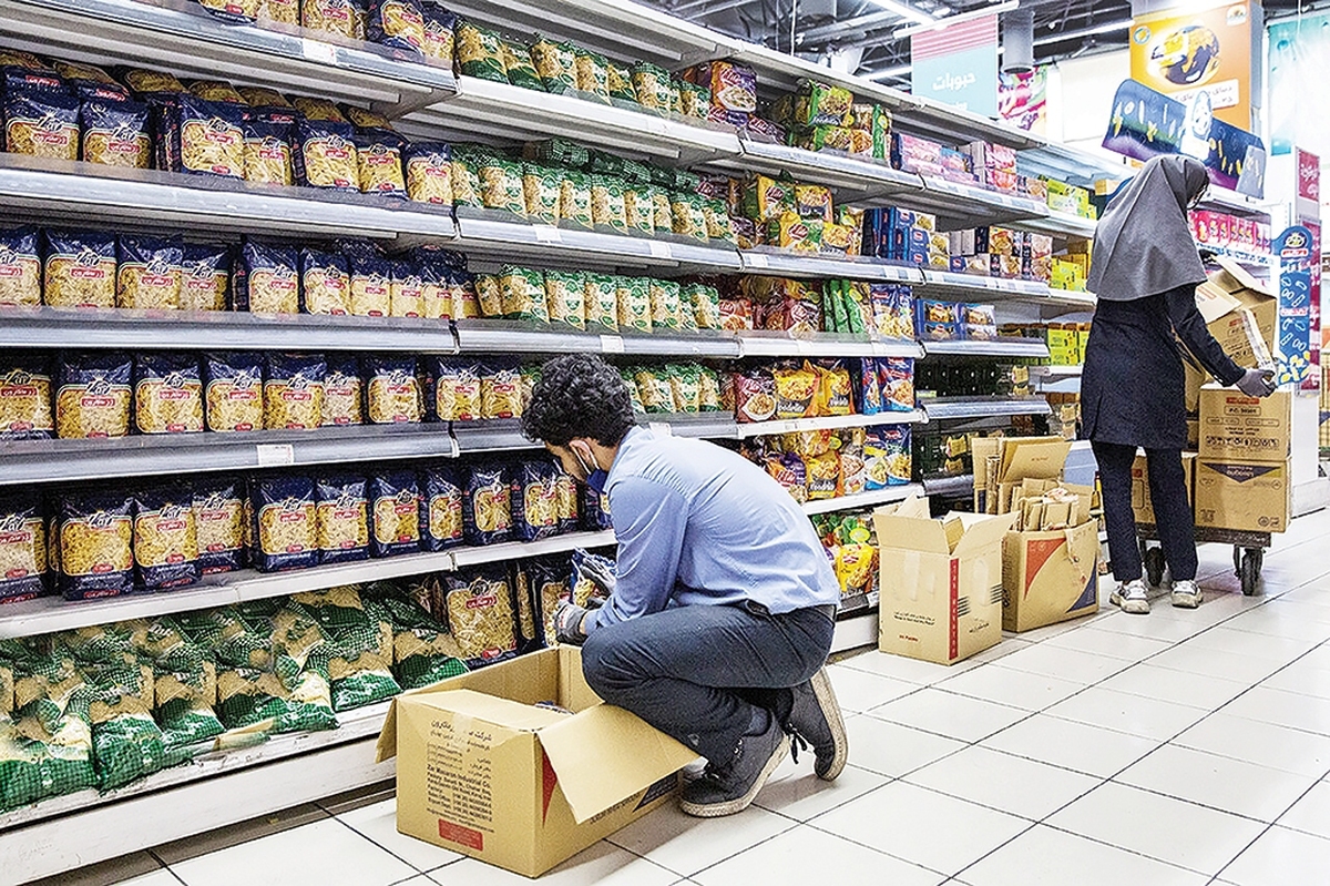 ۲۰ آبان سال‌جاری بود که جلسه‌ای با حضور نمایندگان مجلس شورای اسلامی و تیم اقتصادی دولت برگزار و درخصوص ارائه کالابرگ الکترونیکی تعیین تکلیف شد. طبق توافق دولت و مجلس قرار بود تا پایان آبان دولت به مردم کالابرگ ارائه دهد؛ با این‌حال اما باگذشت دو هفته از آذرماه سال‌جاری این وعده دولت هنوز عملیاتی نشده است.