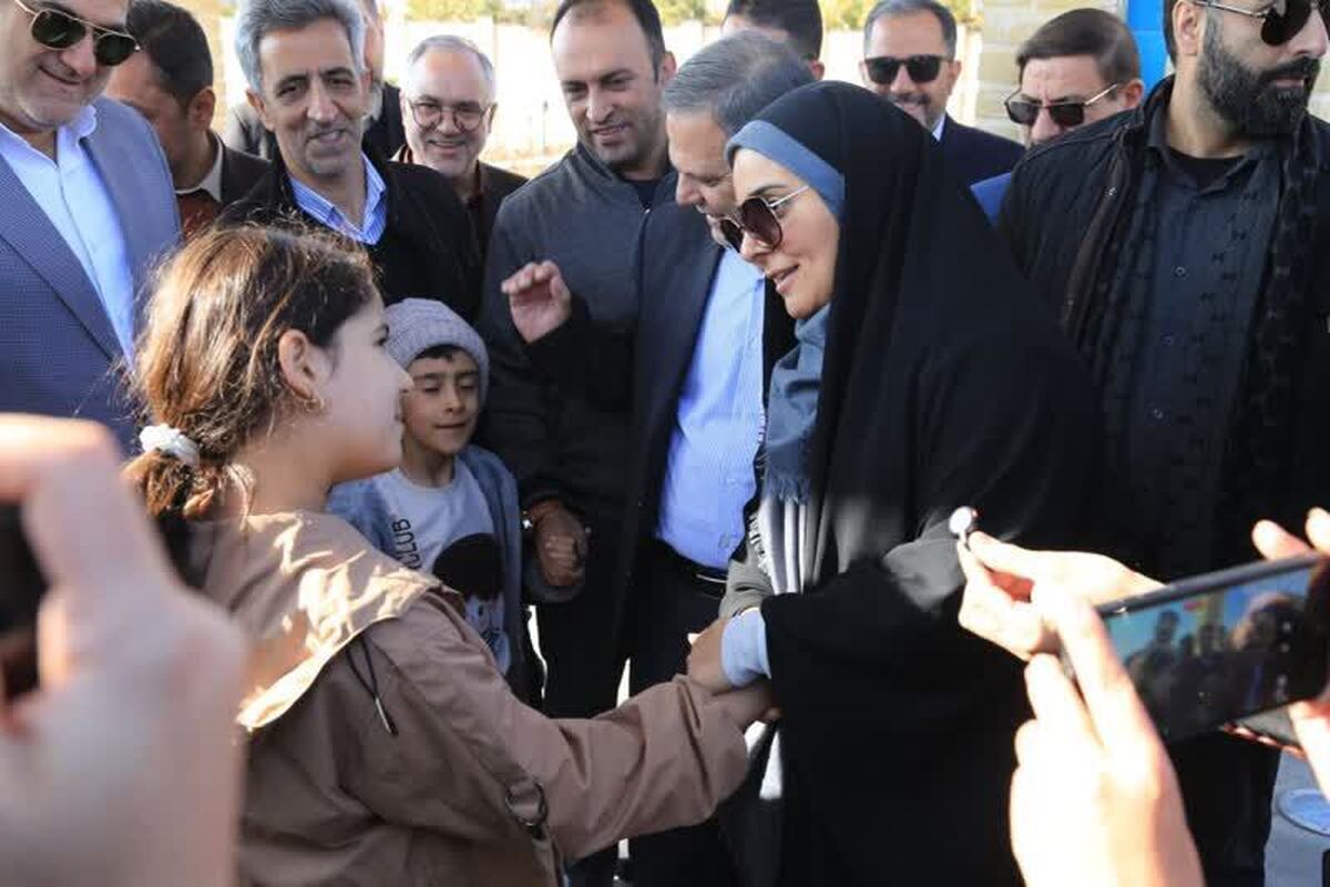 وزیر راه و شهرسازی از بزرگترین پروژه بازآفرینی کشور در سبزه میدان زنجان با احیای هفت‌هکتاری قلب تاریخی شهر بازدید کرد.