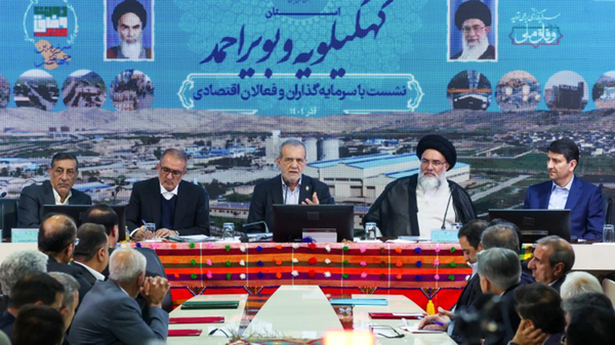 رئیس جمهور گفت: برای حل مشکلات درحوزه آب از نظرات کارشناسان، نخبگان و دانشگاهیان استفاده می‌کنیم