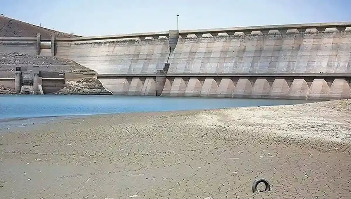 مدیر دفتر حفاظت منابع آب منطقه ای تهران گفت: بخشی از آب سد لتیان قابل انتقال به سد ماملو است و هیچ یک از سدهای ما از مدار خارج نشده‌اند اما برخی از سدها به حجم مرده رسیدند.