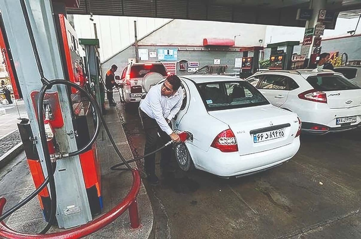 سخنگوی دولت با بیان اینکه تاریخ دقیق اجرای اصلاح قیمت بنزین هنوز نهایی نشده است، تاکید کرد: حتما زمانبندی دقیق اجرا به محض قطعی شدن اعلام می‌شود.