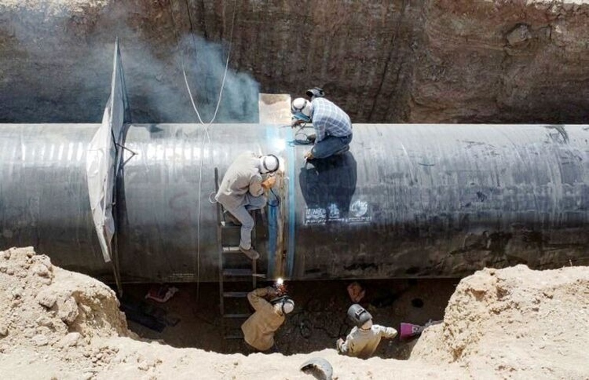 طرح انتقال آب دریای عمان به فلات مرکزی (حد فاصل سیرجان تا اصفهان) که با حمایت عمده شرکت فولاد مبارکه اجرا شده است با دستور رئیس‌جمهور افتتاح و بهره‌برداری رسمی از آن آغاز شد.