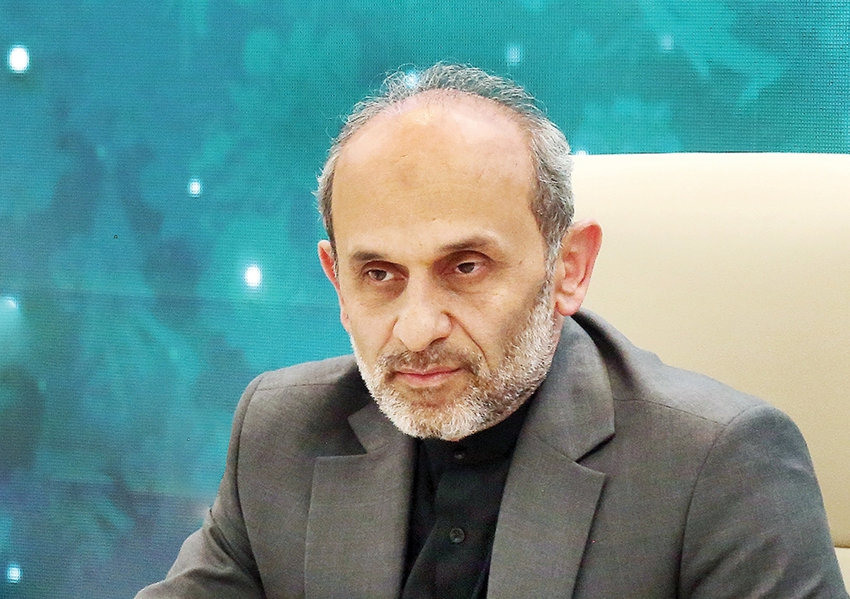 گفت‌وگو با دکتر پیمان جبلی، رئیس رسانه‌ملی فرصتی است تا به تازه‌ترین تحولات حوزه رسانه‌ای و هنری کشور نگاهی داشته باشیم. در روزهای اخیر، بحث‌هایی پیرامون جایزه «سحر امامی» و ارزش مادی آن در محافل رسانه‌ای مطرح شده است؛ موضوعی که باعث شد اهمیت جشنواره «صبح» و نقش آن در تقویت رسانه‌های برون‌مرزی و ترویج پیام مقاومت بیش از پیش مورد توجه قرار گیرد.