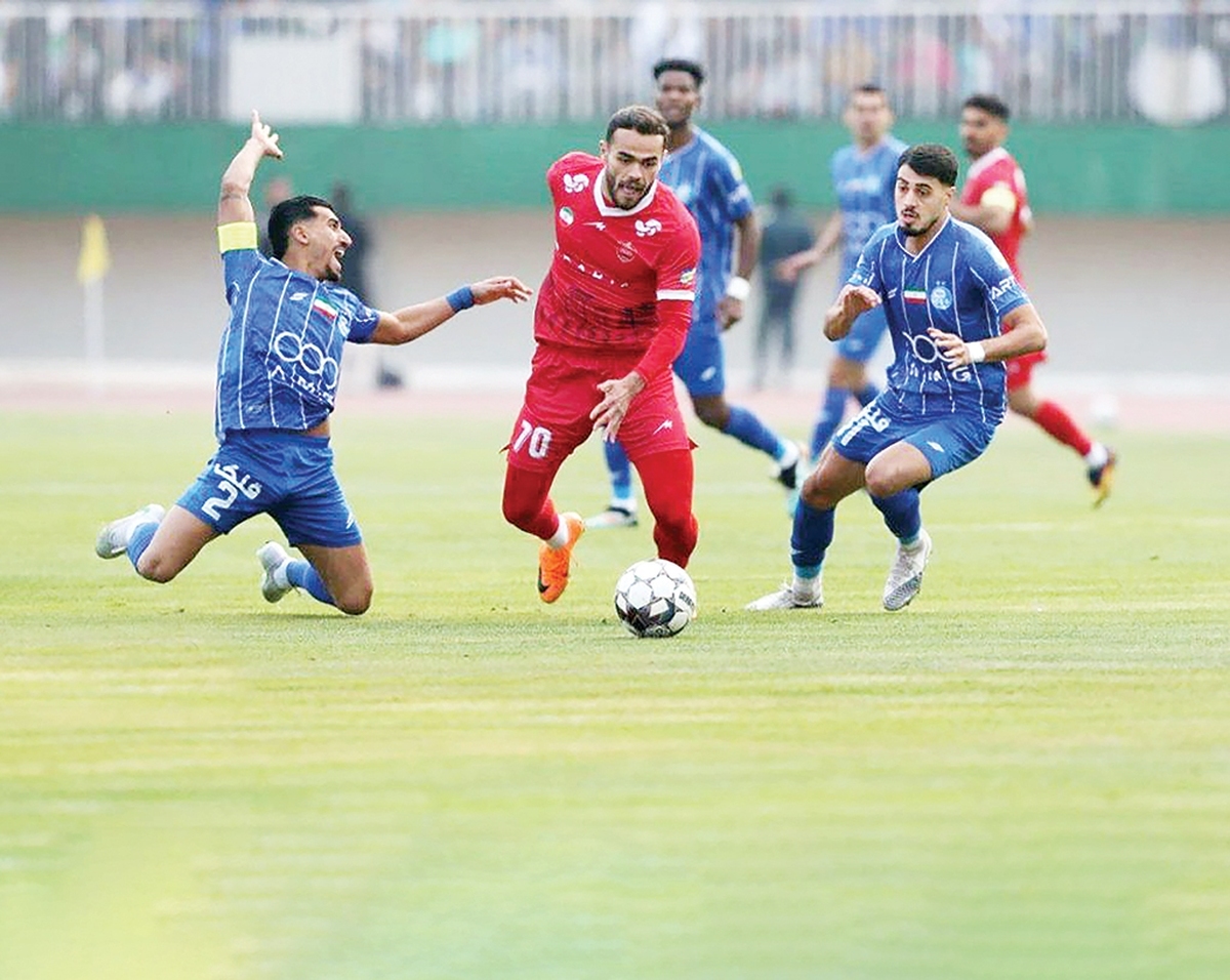 تمام اخبار و گزارش رسانه‌های ایران در یک هفته گذشته، پیرامون شهرآورد ۱۰۶ بین پرسپولیس و استقلال بود. رسانه‌ها سعی می‌کردند با انتشار خبرهایی دست اول از رسیدن فلان بازیکن به بازی و یا ناآمادگی بازیکنی دیگر، به نوعی هیجان و حساسیت را به این بازی تزریق کنند.