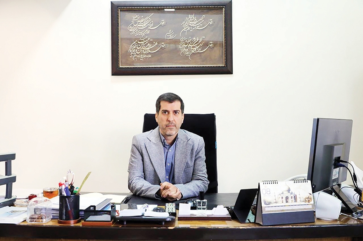 با گذر رادیو از بسترهای سنتی به پلتفرم‌های دیجیتال، فعالیت همکاران فنی رادیو روزبه‌روز افزایش یافته است. مهندس فرزاد امانی، مدیرکل فنی صدا در گفت‌وگو با ما ضمن تشریح چالش‌های فرسودگی تجهیزات استودیویی و محدودیت‌های انسانی، اقدامات انجام‌شده برای نوسازی استودیوها، توسعه نرم‌افزارهای بومی، پوشش زنده شبکه‌ها و ارتقای امنیت سایبری را بیان کرد.