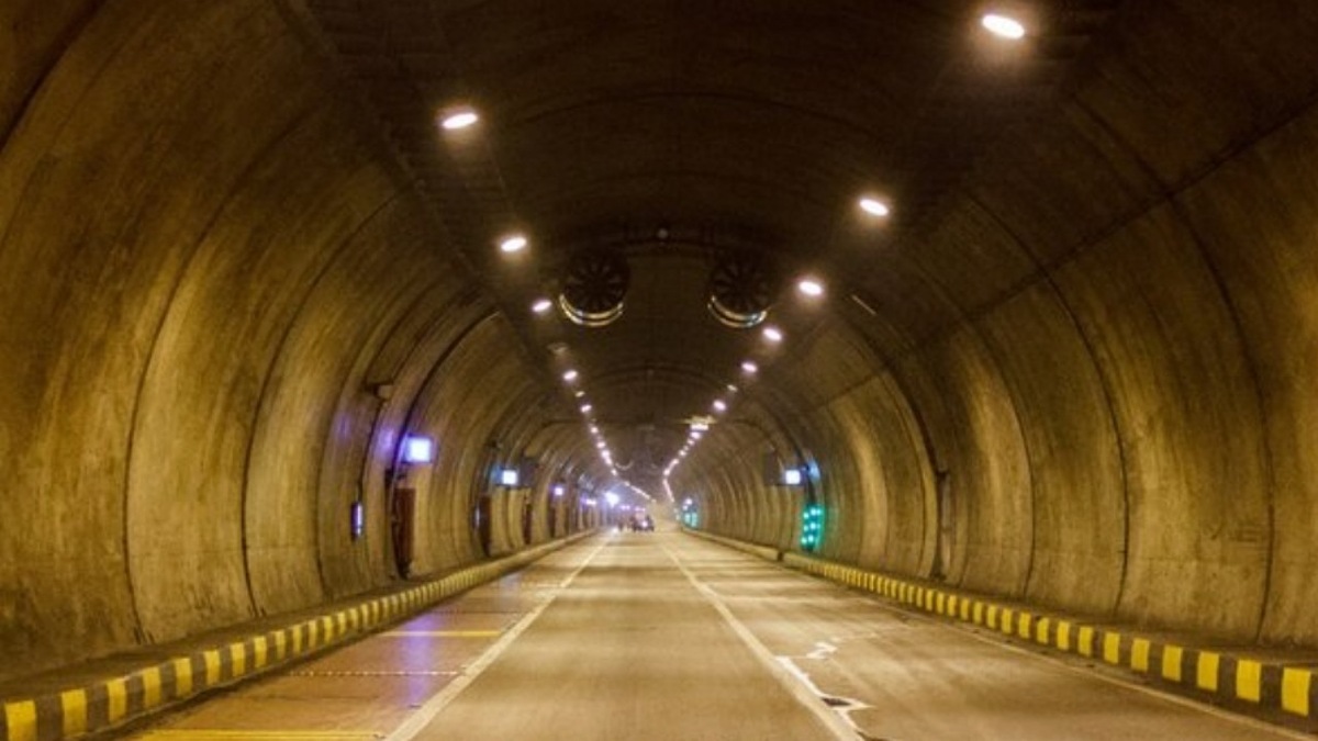 شرکت کنترل ترافیک شهرداری تهران از انسداد شبانه مسیر شرق به غرب تونل نیایش و پل صدر خبر داد.