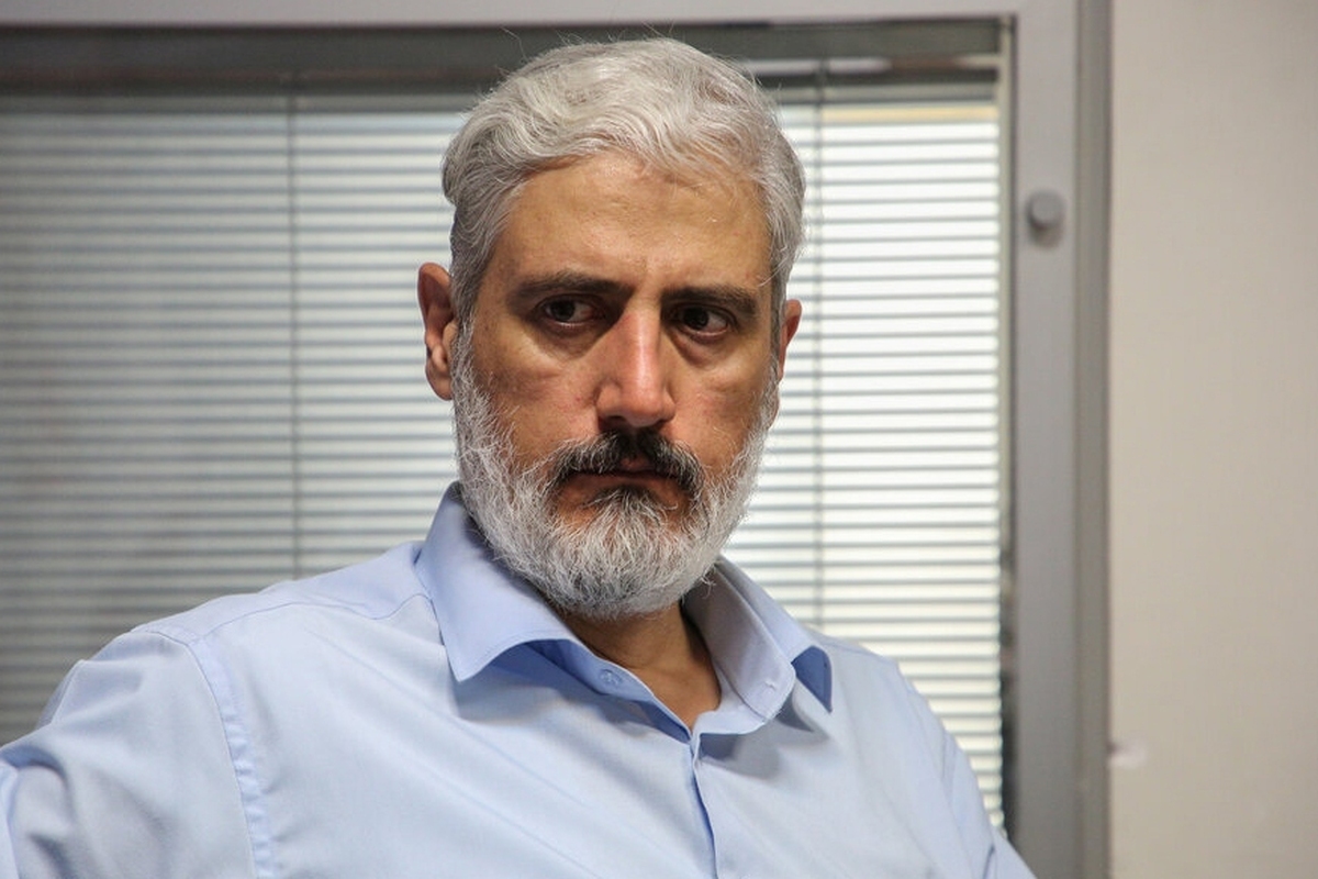 مقدمه: تا اطلاع ثانوی از هرگونه شرکت در همایش‌ها و جلسات متنفرم. (مخصوصا وقتی عنوان «هم‌اندیشی» هم ضمیمه‌اش باشد!) و این قبل از هر چیز، فعلا مشکل شخصی نگارنده است که روی «آیین گفت‌و‌گو» حساس شده‌ام، اما همایش «افق تحول در رسانه‌ملی» جلسه بسیار خوبی بود. 