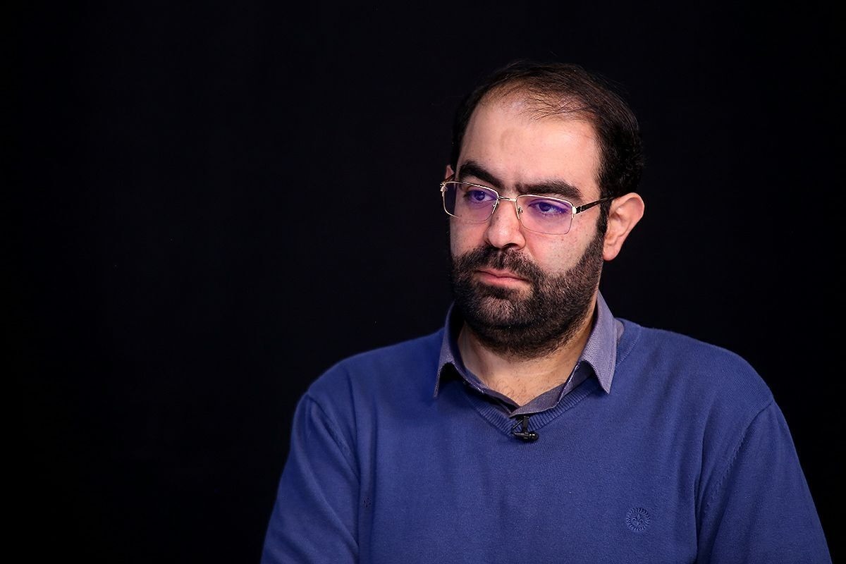 انتشار پرسر و صدای سند امنیت ملی جدید ایالات متحده از سوی دونالد ترامپ، بسیاری از اندیشمندان روابط بین‌الملل را به بازخوانی تاریخ این کشور و بررسی مجدد راهبرد انزواگرایی پیشین در آمریکا واداشته است.