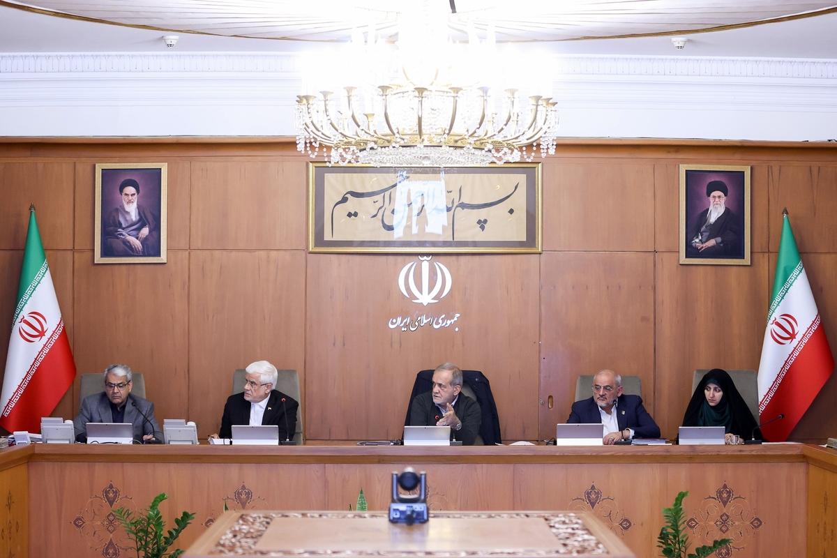 آئین‌نامه جبران قدرت خرید اقشار متوسط و کم‌درآمد جامعه در جلسه امروز هیات دولت به منظور حمایت معیشتی و کاهش فشارهای تورمی بر خانوارها، به تصویب رسید.