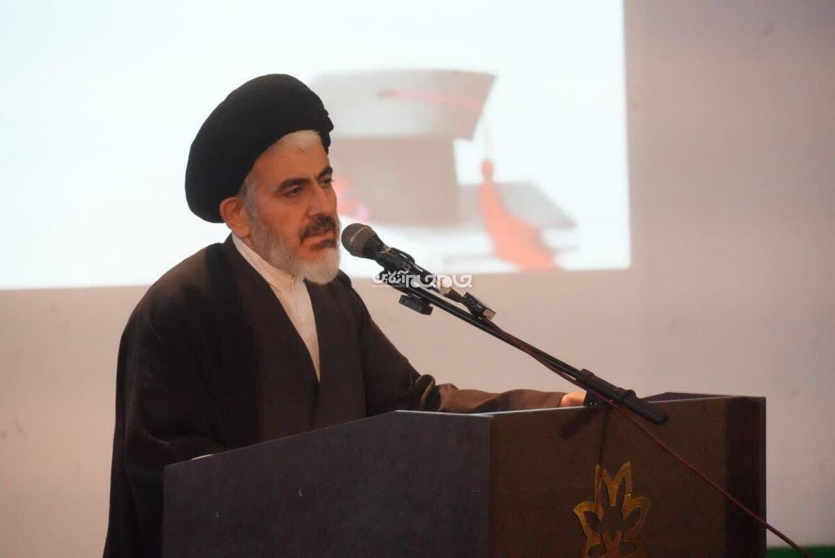 حجت‌الاسلام والمسلمین سیدمهدی قریشی در مراسم گرامیداشت روز دانشجو در دانشگاه ارومیه با تأکید بر نقش معنویت، علم‌آموزی و بهره‌گیری درست از فرصت جوانی، بر ضرورت توجه دانشجویان به توصیه‌های رهبر معظم انقلاب تأکید کرد.