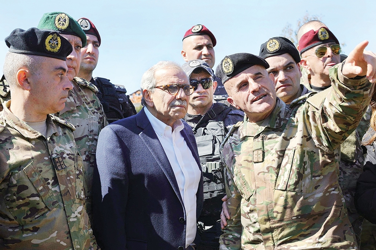 نواف سلام، نخست‌وزیر لبنان در گفت‎‌وگو با شبکه العربی وعده داد تسلیحات تدافعی حزب‎‌الله لبنان تا انتهای سال میلادی از جنوب کشور جمع‌‎آوری خواهد شد. وی همچنین مشارکت دولت بیروت در کمیته موسوم به «غیرنظامی» ناظر بر آتش‌‎بس، دوشادوش طرف صهیونی را مثبت ارزیابی کرد. اظهارات اخیر نواف سلام با خط‌‌مشی حزب‎‌الله حول‎محور «مبارزه تا رفع اشغالگری» تضاد آشکاری دارد.