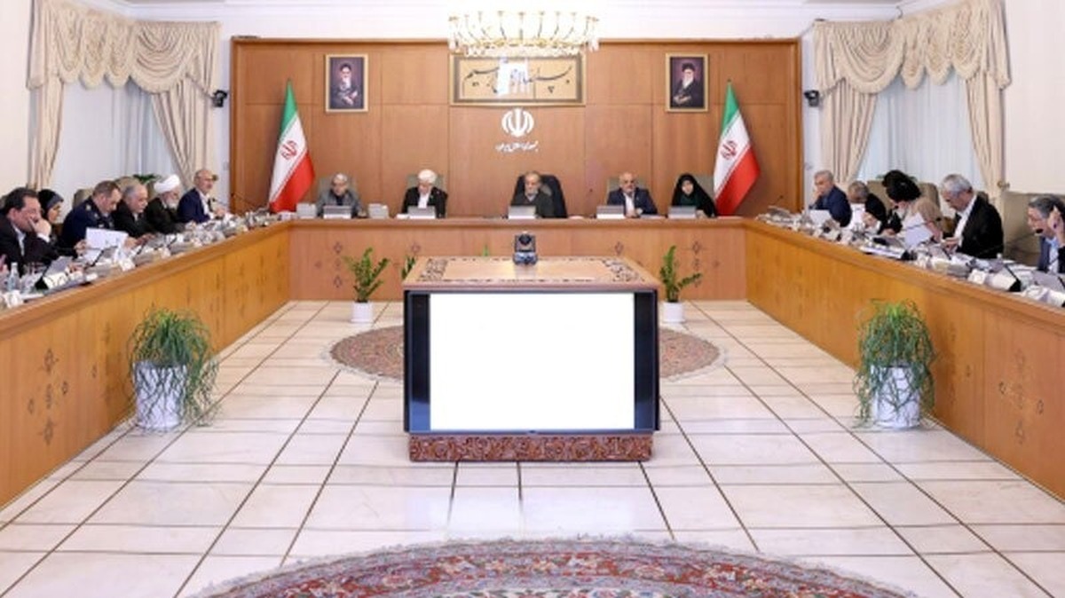 آیین‌نامه جبران قدرت خرید قشر‌های متوسط و کم‌درآمد جامعه در نشست امروز هیئت دولت به منظور حمایت معیشتی و کاهش فشار‌های تورمی بر خانوار‌ها به تصویب رسید.