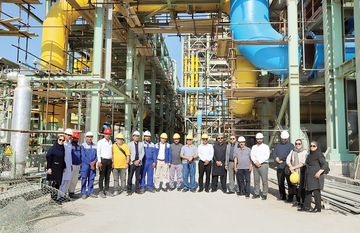 چابهار که به «چهاربهار» نیز معروف است از نظر جغرافیایی در موقعیت مهمی قرار گرفته. بندر چابهار‌ علاوه بر ظرفیت و اهمیت تجاری و دریایی از نظر موقعیت استراتژیک، گردشگری، کشاورزی، باغداری، تاریخی و غذاهای دریایی نیز دارای اهمیت و ظرفیت بالایی است.