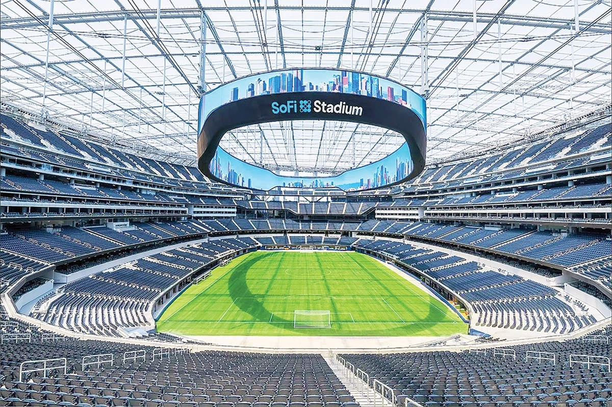 شنبه‌شب بود که فیفا به‌طور رسمی شهرهای میزبان مسابقات جام جهانی‌۲۰۲۶ و ورزشگاه‌ها را اعلام کرد. فوتبال دوستان ایرانی نیز به دنبال این بودندکه ببینند تیم ملی ایران قراراست درکدام ورزشگاه به مصاف هم‌گروهی‌های خود یعنی بلژیک، مصر و نیوزیلند برود. طبق اعلام فیفا، دو مسابقه نخست تیم ملی ایران مقابل نیوزیلند و بلژیک در ورزشگاه لس‌آنجلس و بازی سوم مقابل مصر در ورزشگاه سیاتل برگزار می‌شود.