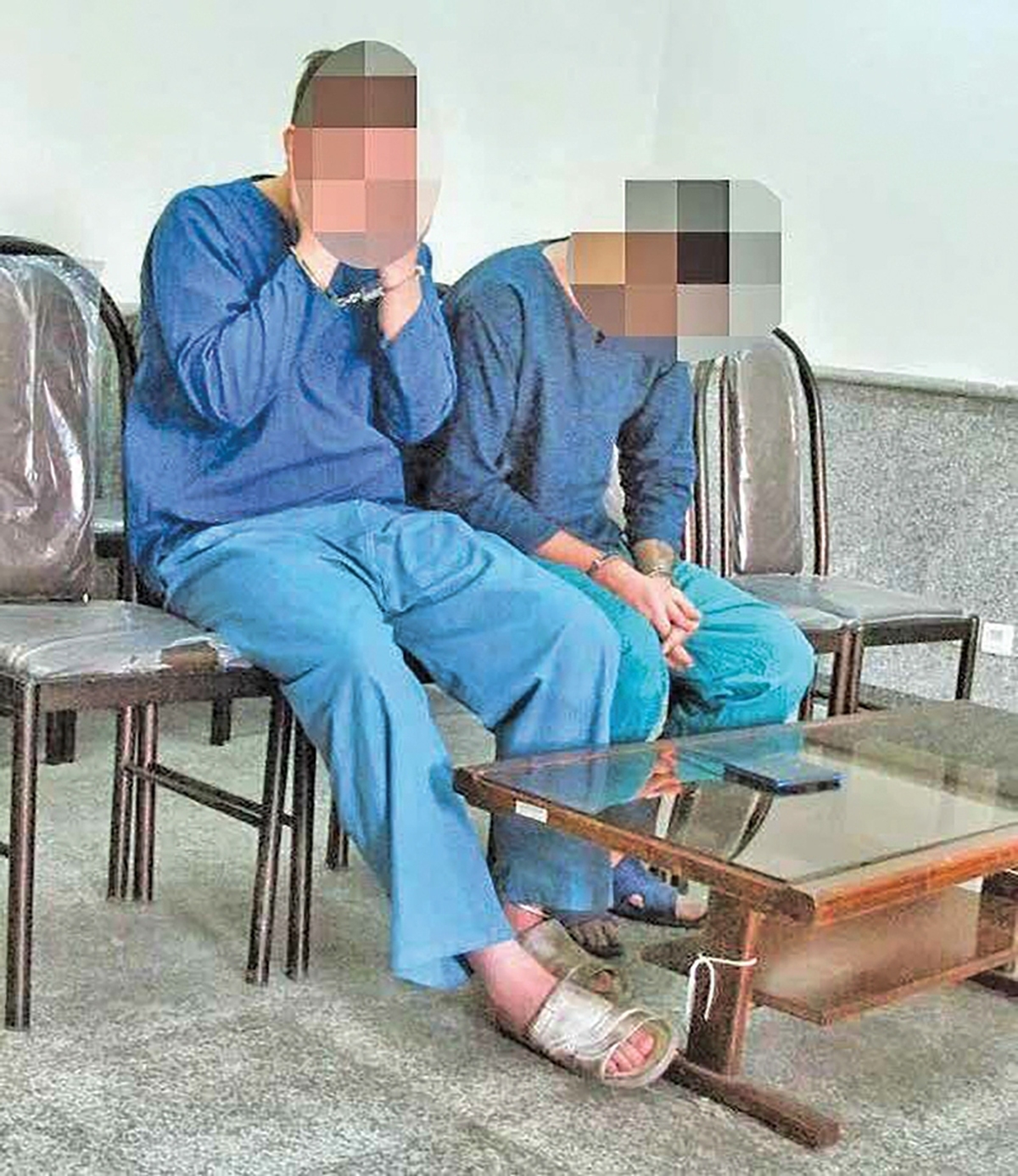 دو مرد که به اتهام قتل شبه‌عمد مردی جوان در زندان به‌سر می‌بردند، بعد از ۱۰سال دیه پرداخت کردند تا آزاد شوند. مادر داغدیده مقتول تصمیم گرفت با این پول مقدمات آزادی سه زندانی که بابت دیه در زندان به‌سر می‌برند را فراهم کند.