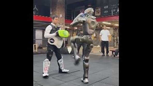 ببینید | ناک‌ اوت مدیرعامل!