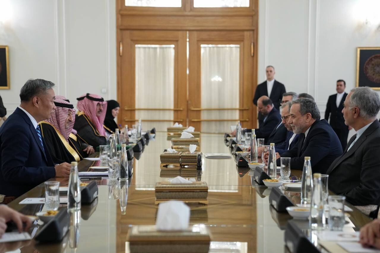 وزیرخارجه ایران بر تحکیم روابط با کشورهای همسایه از جمله عربستان تاکید کرد