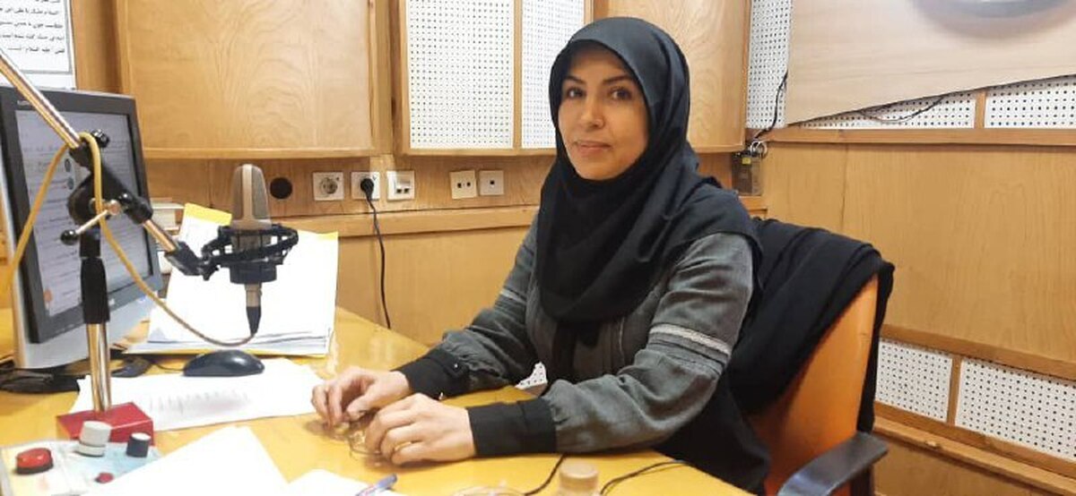 سمیرا سجادی، گوینده رادیو جوان با ۲۶ سال سابقه، از تجربه‌ای می‌گوید که در آن مادری و گویندگی در هم تنیده‌اند؛ تجربه‌ای که با رنج، عشق و صداقت، صدایش را به پناهگاهی برای مخاطبان تبدیل کرده است.