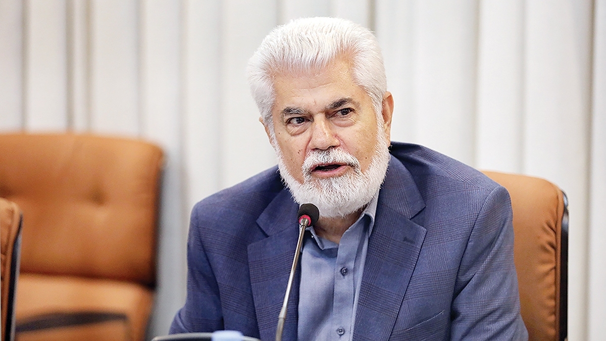 افزایش قیمت دارو در ماه‌های اخیر به یکی از اصلی‌ترین نگرانی‌های مردم تبدیل شده؛ تا جایی‌که بسیاری بیماران برای تأمین داروهای ساده سرماخوردگی یا آنفلوآنزا باید هزینه‌هایی قابل‌توجه پرداخت کنند. این بحران همزمان با افزایش موارد ابتلا به آنفلوآنزا شدت یافته اما دغدغه‌ها فقط به گرانی دارو و بیماری ختم نمی‌شود. مسأله زیرمیزی نیز همچنان درمان را برای شهروندان دشوار کرده.