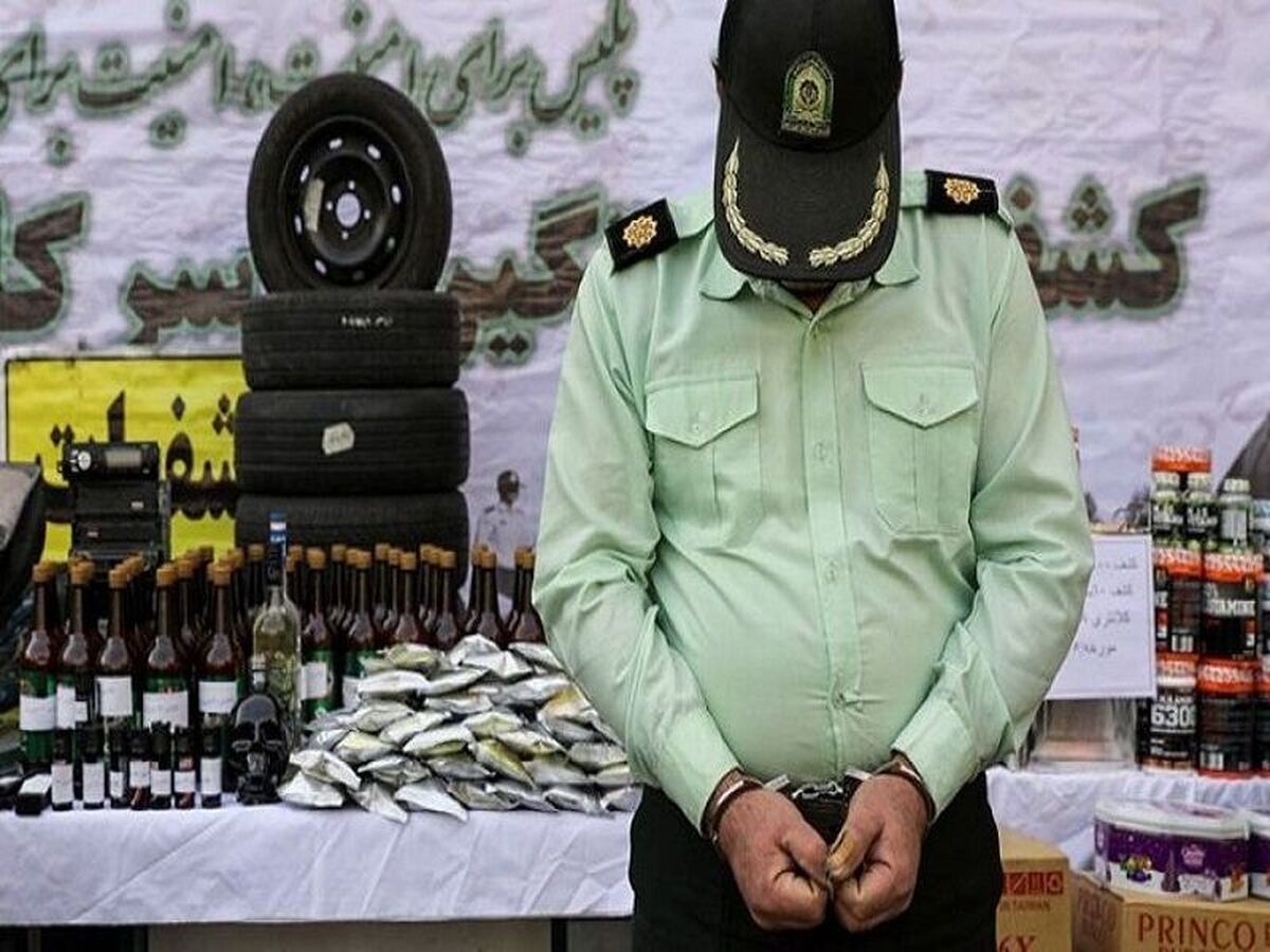 دستگیری راننده تاکسی اینترنتی که با پوشیدن لباس فرم پلیس و استفاده از بی‌سیم، خود را مأمور معرفی و از زنان جوان اخاذی می‌کرد، بار دیگر نشان داد اعتماد عمومی تا چه اندازه می‌تواند دستاویز مجرمان قرار گیرد. سوءاستفاده از عنوان و ظاهر مأموران رسمی، نه‌تنها امنیت فردی شهروندان را تهدید می‌کند، بلکه به اعتبار نهادهای قانونی نیز آسیب می‌زند.