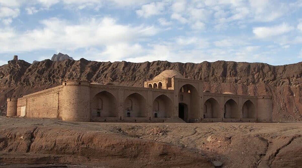 سرپرست اداره‌ کل میراث‌ فرهنگی، گردشگری و صنایع‌دستی استان کرمان، از آغاز مرمت کاروانسرای جهانی چاه‌ کوران شهرستان راور با تخصیص اعتباری بیش‌از ۱۰ میلیارد ریال خبر داد.