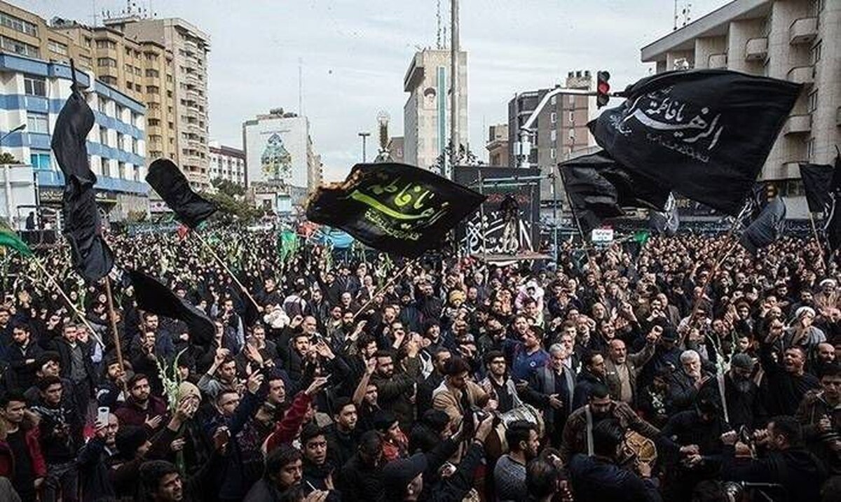 همزمان با تشییع پیکر ۱۰۰ شهید گمنام فردا دوشنبه، از ساعت ۰۶:۳۰ صبح محدودیت‌های تردد در محدوده خیابان‌های انقلاب، آزادی، ولیعصر، کارگر، جمهوری، کریم‌خان، شریعتی و پل چوبی اجرا می‌شود.