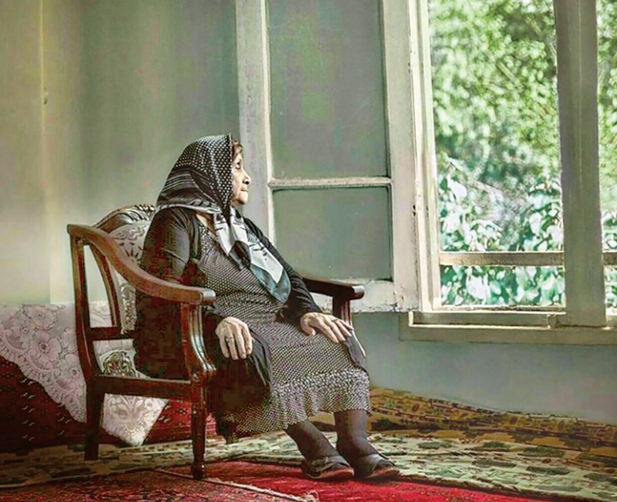 همزمان با سالروز میلاد حضرت‌زهرا(س) و روز مادر، بار دیگر نام‌شان را با افتخار بر زبان می‌آوریم؛ زنانی که ستون‌های استوار خانه و سنگرهای محکم جامعه‌اند؛ مادرانی که با یک دست فرزندشان را در آغوش می‌کشند و با دستی دیگر چرخ زندگی را به حرکت درمی‌آورند. بااین‌حال، همین ستون‌های استوار گاه در جدول بودجه و سیاست‌گذاری کشور میان تبصره‌های فراموش‌شده و ردیف‌های نیمه‌جان گم می‌شوند، بی‌آن‌که حمایتی واقعی و کارآمد برای ادامه مسیرشان فراهم شود.