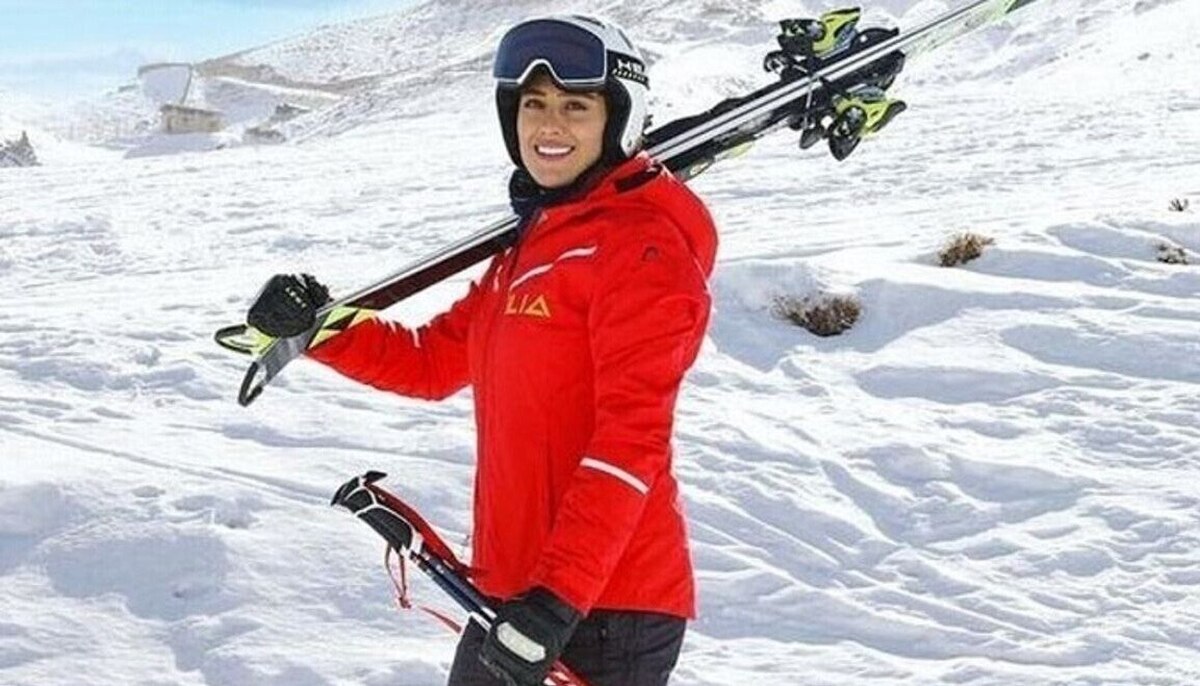 عاطفه احمدی، ورزشکار و اسکی‌باز پناهنده ایرانی به کشور بازگشت.