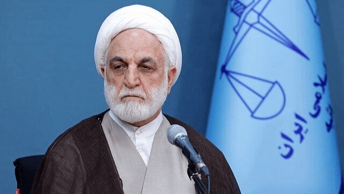 اژه‌ای، رییس دستگاه قضا در مراسم بزرگداشت میلاد حضرت فاطمه (س) و مقام مادر و روز زن گفت: در مکتب اسلام زن به مثابه ریحانه و گل است و باید هرچه بیشتر مورد حمایت و حفاظت قرار گیرد. این دیدگاه و این گفتمان تفاوت آشکاری با مکتب غربی دارد که به زن به مثابه یک کالا می‌نگرد که باید عرضه شود.