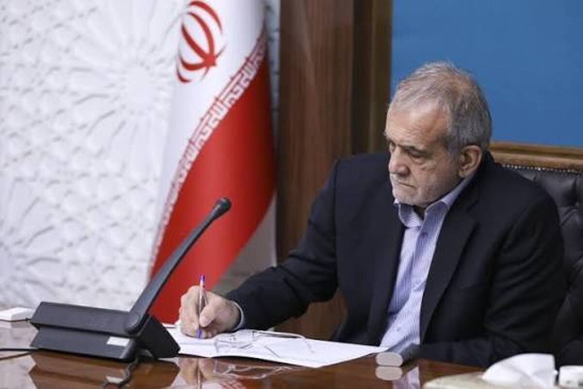 روز مادر را به همه زنان کشورم که با عشق و استقامت، ایران را مهربان‌تر می‌کنند تبریک می‌گویم.