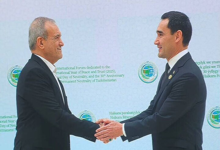 صلح با گفتگوی برابر و پایان تبعیض و انحصار جهانی محقق می‌شود