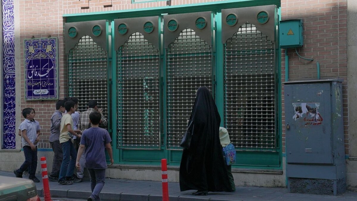 سری جدید مجموعه مستند «مثل ماهی» با محوریت فعالیت اجتماعی - فرهنگی مساجد در جریان جنگ ۱۲ روزه، از این هفته ۲۱ آذر هر جمعه ساعت ۱۳:۳۰ روانه آنتن شبکه یک می‌شود.