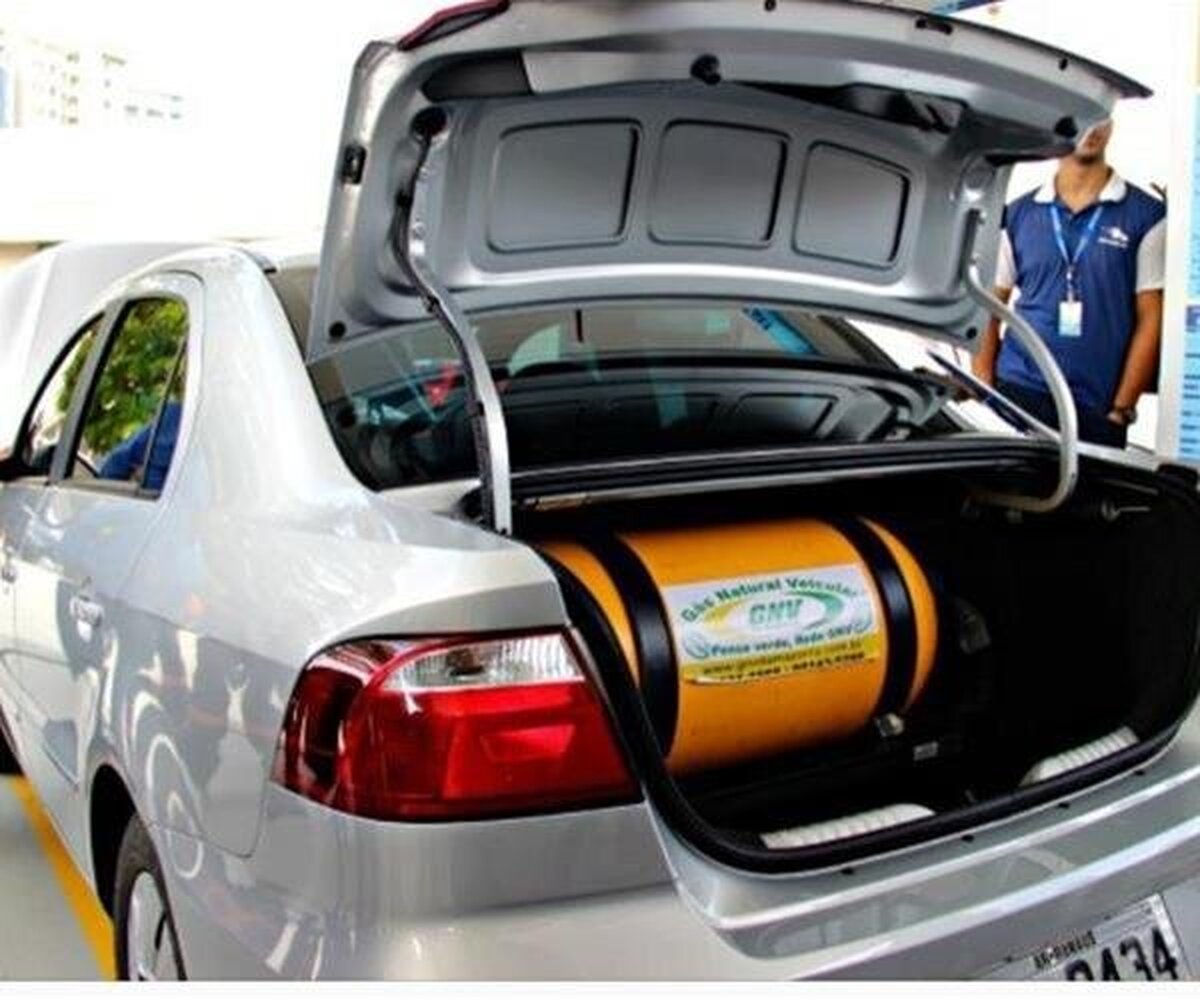 طرح گازسوز کردن خودرو‌ها با هدف کاهش وابستگی به بنزین، صرفه‌جویی ارزی و بهبود وضعیت محیط‌زیست کشور از سر گرفته شد. متقاضیان می‌توانند به صورت رایگان در سامانه ثبت‌نام کرده و خودرو‌های خود را در یکی از ۳۴۰ کارگاه تبدیل فعال به CNG، گازسوز کنند.