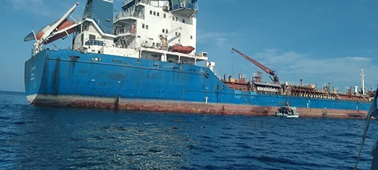 توقیف کشتی نفتکش خارجی