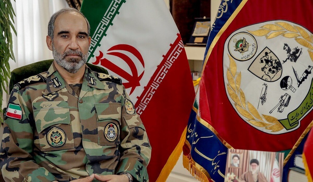 امیر سرتیپ علی جهانشاهی،فرمانده نیروی زمینی ارتش ضمن تاکید بر استمرار پرواز پهپاد‌های رزمی، شناسایی، انهدامی و اطلاعاتی برای پایش مستمر مرز‌ها گفت: یگان‌های زمینی مستقر در مرز‌ها هم به تجهیزات پیشرفته الکترونیکی مرزی برای پایش و انسداد مرز مجهز شده‌اند.