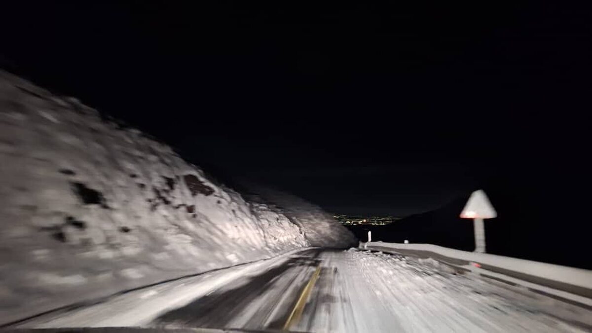 با شروع بارشها، خصوصا در ارتفاعات و مناطق صعب العبور و گردنه های استان شاهد بارش برف هستیم که خوشبختانه، دستگاههای متولی امر مشغول خدمت رسانی به هم استانی های عزیز هستند.