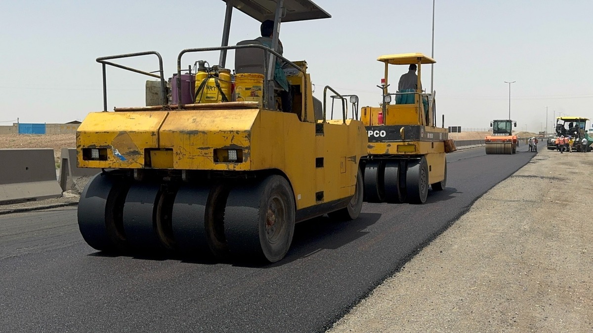 پس از چند سال توقف در تأمین اعتبار، عملیات بهسازی محور قدیم قزوین–رشت از سر گرفته شده و تاکنون حدود ۴۵ کیلومتر از این مسیر روکش و بهسازی شده است.