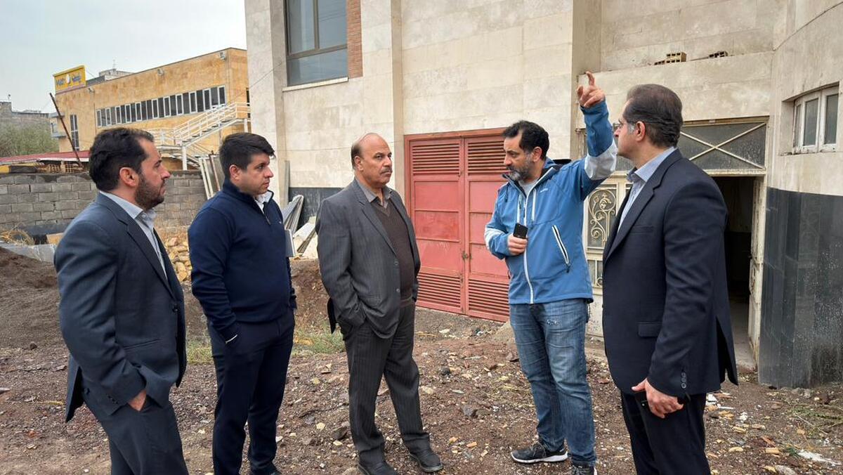 علی خانقایی معاون فنی و راه‌ روستایی سازمان راهداری وحمل ونقل جاده‌ای در سفر به استان قزوین، از روند اجرای پروژه‌های عمرانی در حوزه راه‌های روستایی بازدید کرد.