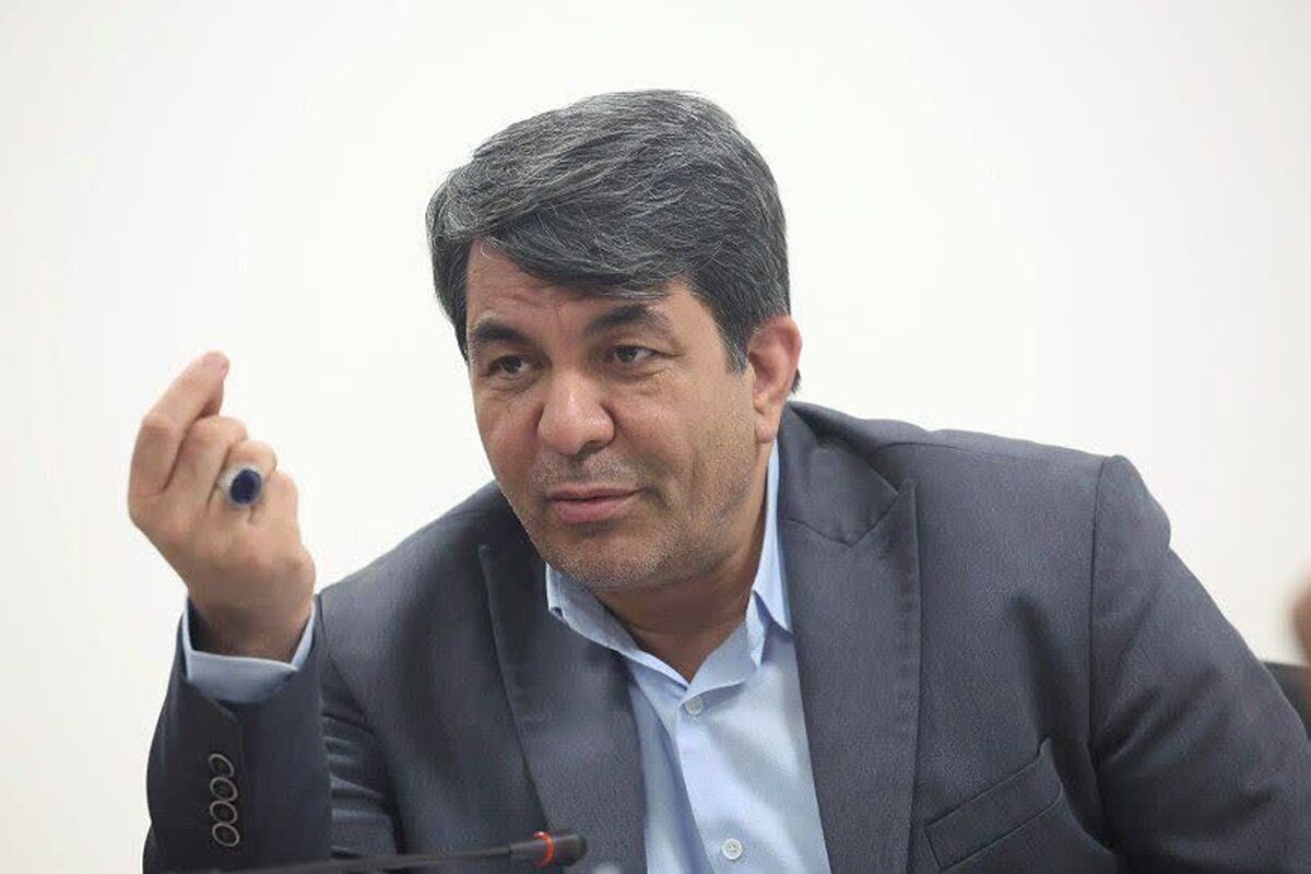 استاندار کرمان گفت: استان کرمان در صدور مجوز نیروگاه‌های خورشیدی رتبه نخست کشور را دارد و باید رتبه اول وارد مدار شدن نیروگاه‌های خورشیدی را نیز تا پایان سال کسب کند.