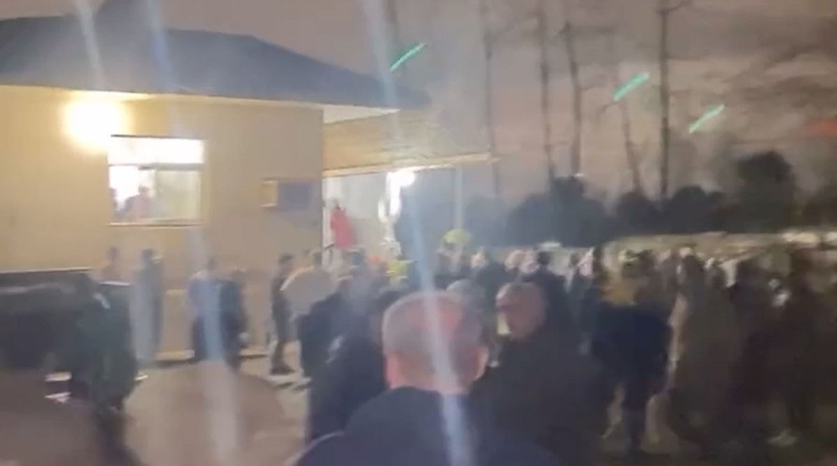  وقوع یک جنایت خانوادگی دیگر این بار در روستای آقا سیدشریف رشت؛ قتل عامی که در آن یک مرد ۶۲ساله باجناق و خواهرزن سابق خود را با شلیک گلوله به قتل رساند. او پس از ارتکاب دو فقره جنایت قصد داشت خانه و خود را به آتش بکشد که ناکام ماند و دستگیر شد. 