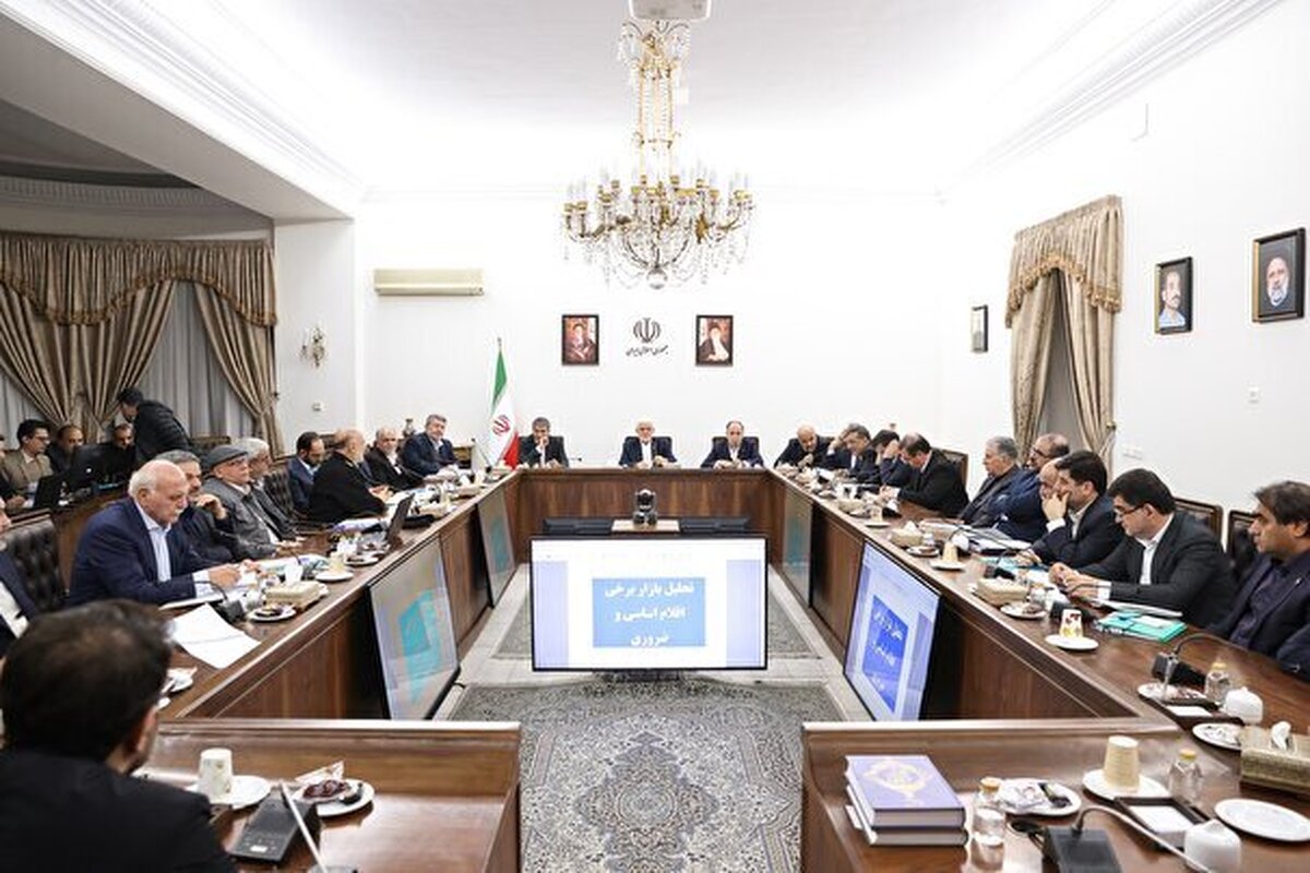 قیمت شیر خام و ۴ قلم محصول لبنی اصلی در نشست ستاد تنظیم بازار به ریاست معاون اول رئیس‌جمهور بازنگری و بر استقرار بازرس‌های نظارتی برای مهار قیمت‌های بازار تأکید شد.