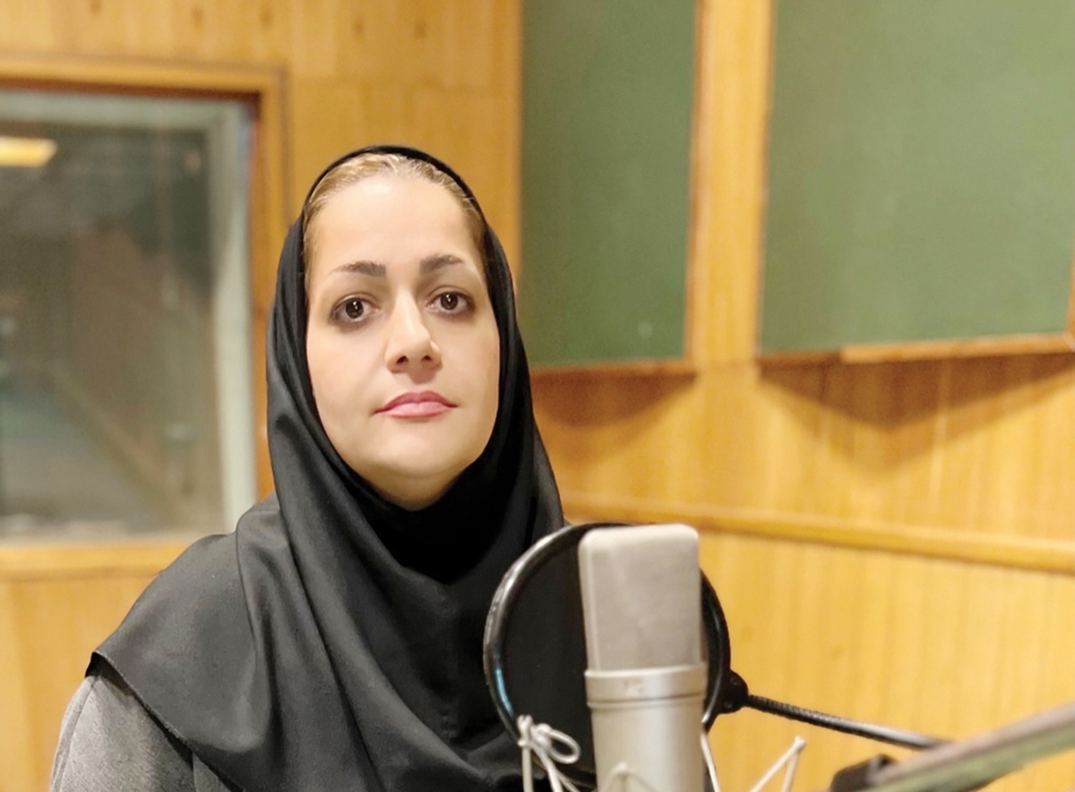 شیلا آژیر، یکی از صداپیشگان باتجربه و حرفه‌ای رسانه‌ملی است که تاکنون در قالب کاراکترهای مختلف، در سریال‌ها و فیلم‌های سینمایی خارجی به ایفای نقش پرداخته است. مخاطبان تلویزیون، خاطرات خوش و ماندگاری از صدای این هنرمند دارند؛ صدایی که سال‌ها به‌جای هنرپیشگان مطرح خارجی شنیده شده و با شخصیت‌های مختلف پیوند خورده است.