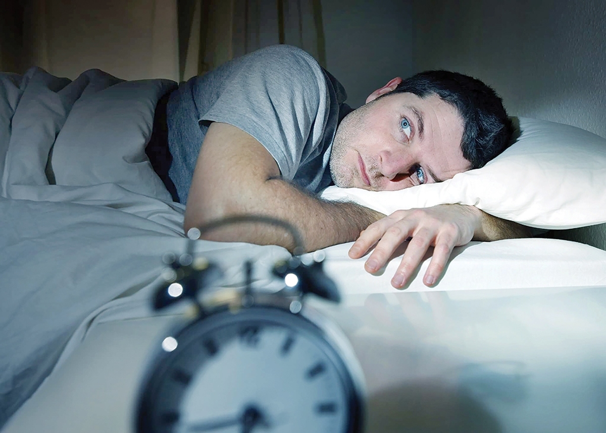 بیماری پسوریازیس یک اختلال مزمن التهابی پوست است، می‌تواند به‌طور قابل توجهی بر کیفیت زندگی روزمره افراد مبتلا تأثیر بگذارد. یکی از شایع‌ترین و ناتوان‌کننده‌ترین عوارض جانبی این بیماری، اختلال در الگوهای خواب است.